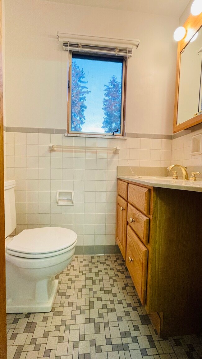 Building Photo - 1491 E Maiden St