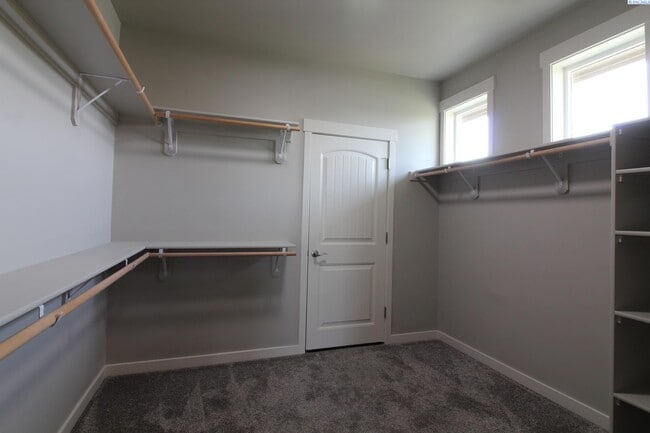 Building Photo - 4 Bed/2.5 Bath + an Office Home in Richland