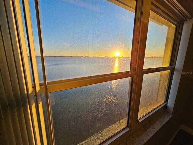 Building Photo - 6020 Shore Blvd S