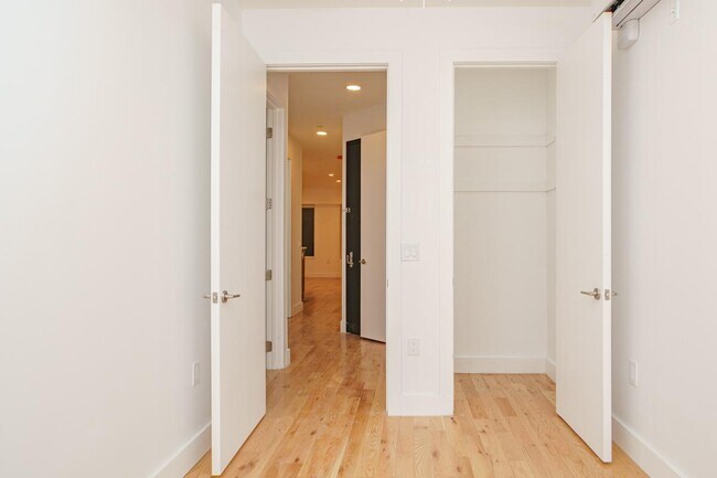 Building Photo - 472 Gates Ave