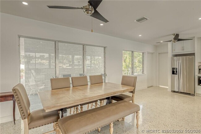 Building Photo - 2717 Yacht Club Blvd