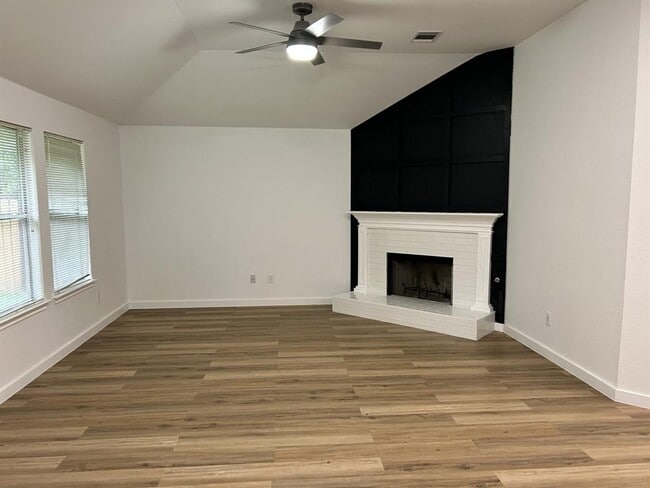 Building Photo - 1506 Cosmos Way