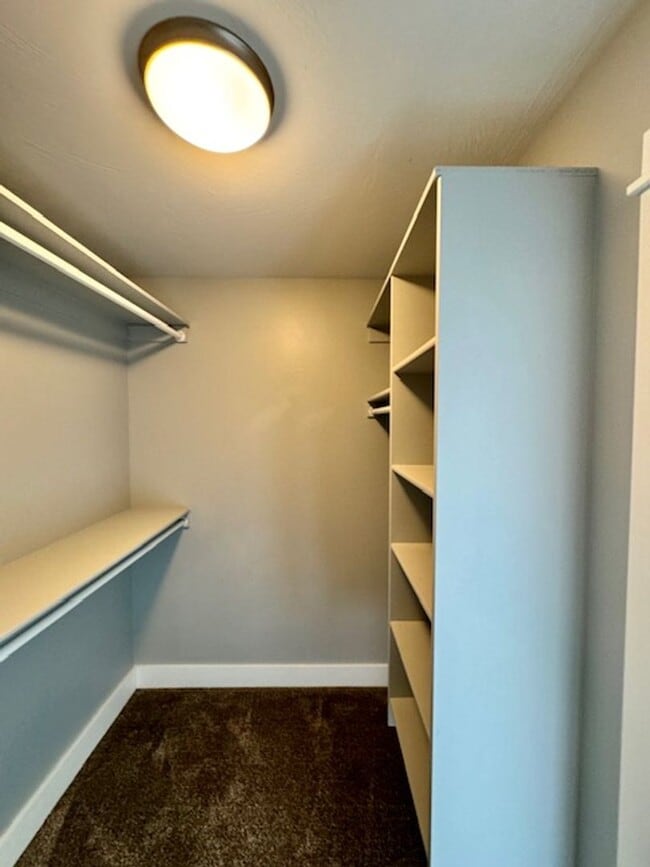 Building Photo - 3 Bedroom, 2 1/2 Bathroom Townhouse -2 weeks free rent with 1-year lease-