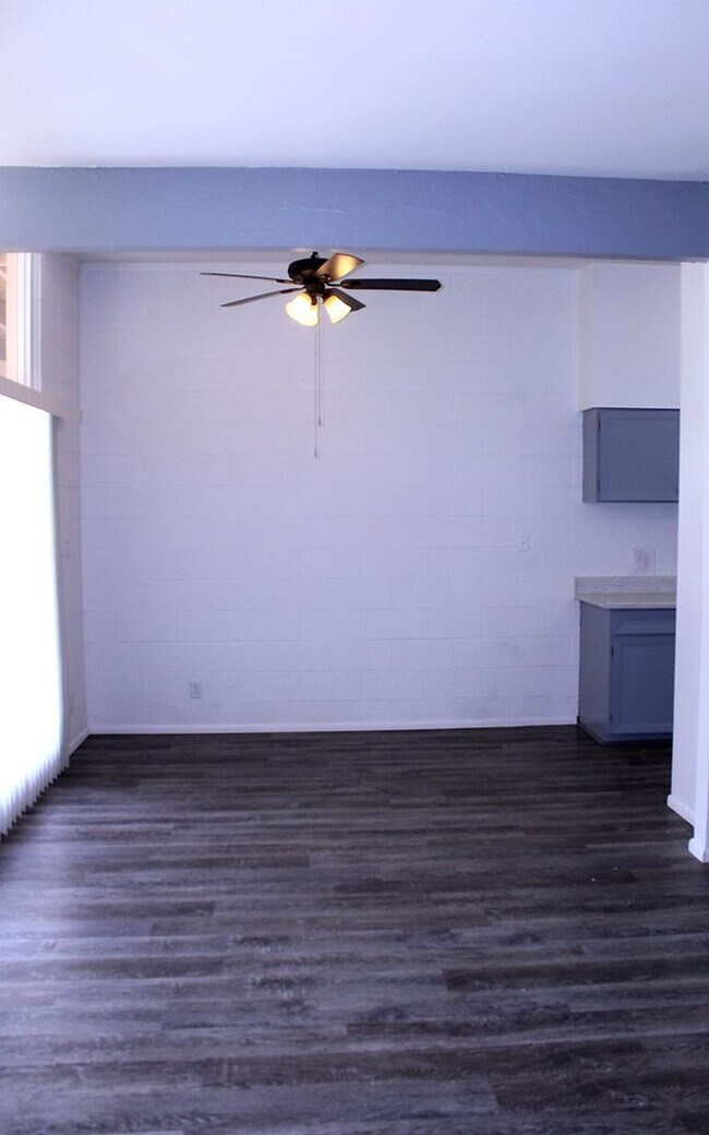 Building Photo - 336 Country Club Cir