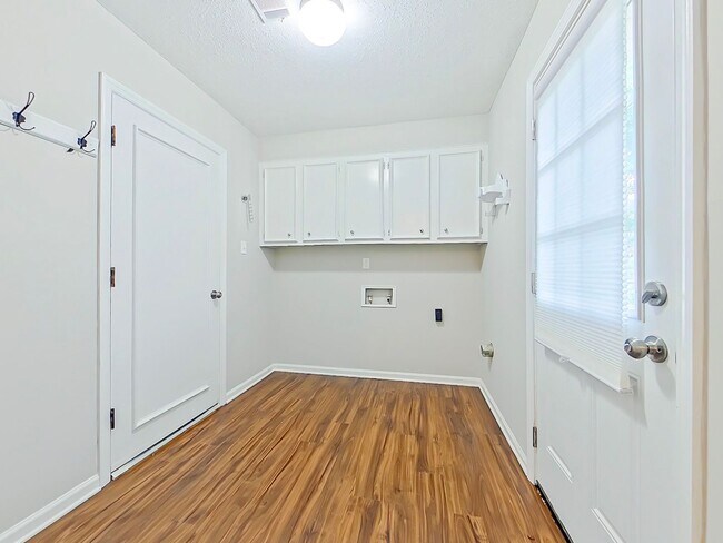 Building Photo - 850 Brookfield Pkwy