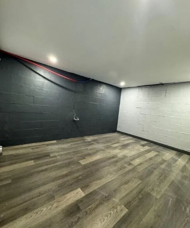 Building Photo - Osmond Duplex