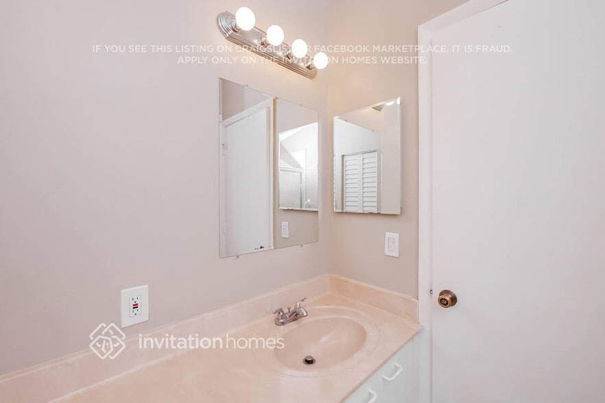Building Photo - 1544 NW 158th Ave