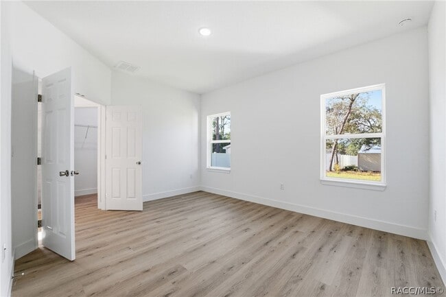 Building Photo - 2275 W Linden Dr