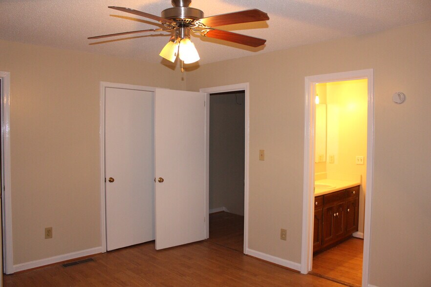 Building Photo - 359 Jamestown Manor Dr