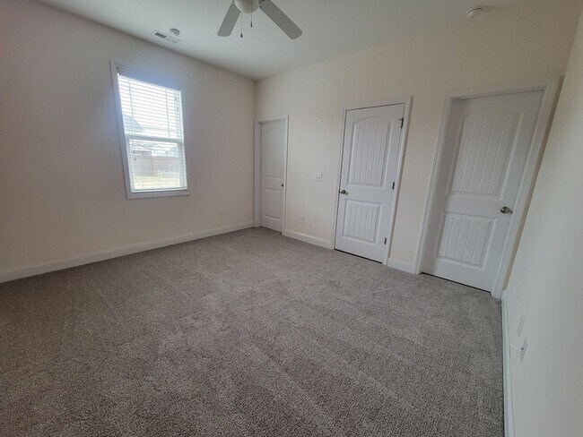 Building Photo - 5 Bedroom 3 Bath Home In Grays Creek