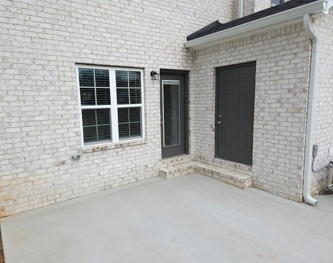 Building Photo - 719 Crestland Ave