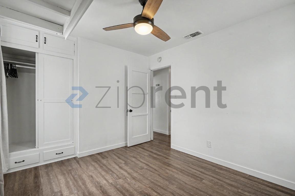 Building Photo - Unit