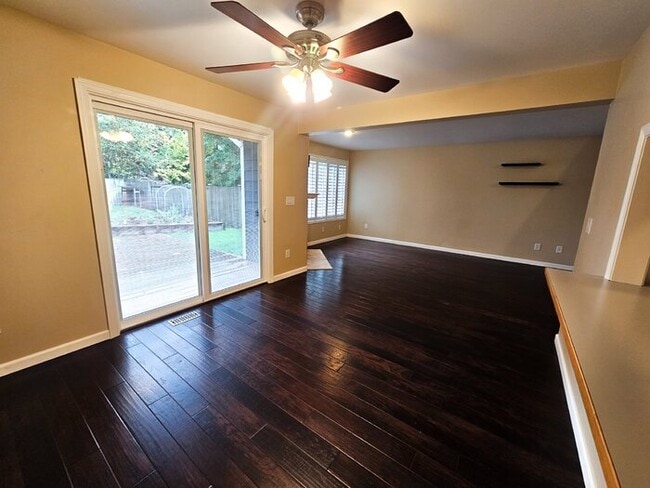 Building Photo - Townhome in Fin Hill- 2 Large Master Bedrooms, 2 Car Garage, Fully Fenced Yard, AC