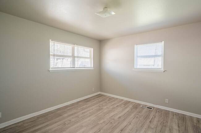 Building Photo - 5021 S 85th E Ave
