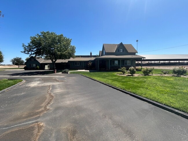 Building Photo - Country home with inground pool/spa. Pool ...