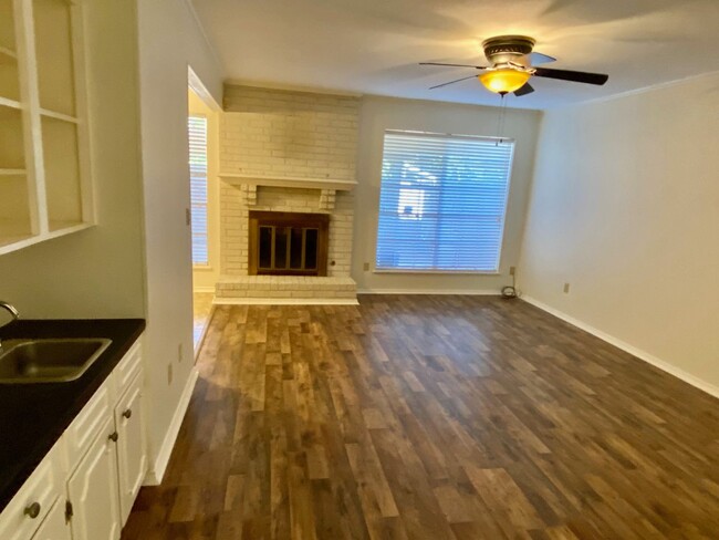 Building Photo - Shreveport LA 71115 - 3 br 2.5 ba townhome...