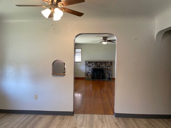 Building Photo - 4517 Lincoln Ave