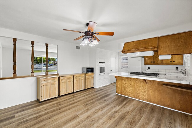 Building Photo - Spacious Home on Corner Lot!