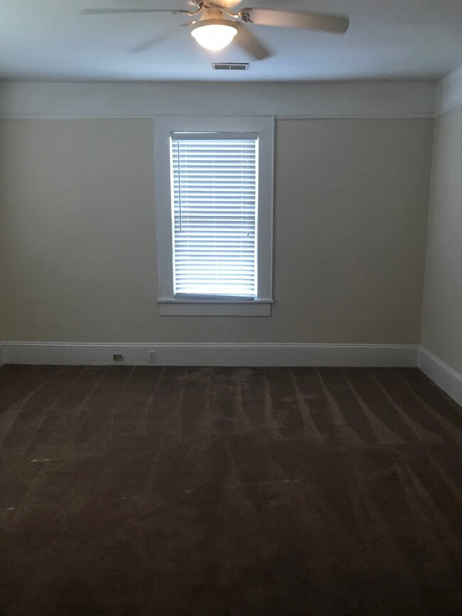 Building Photo - 823 Heidt St