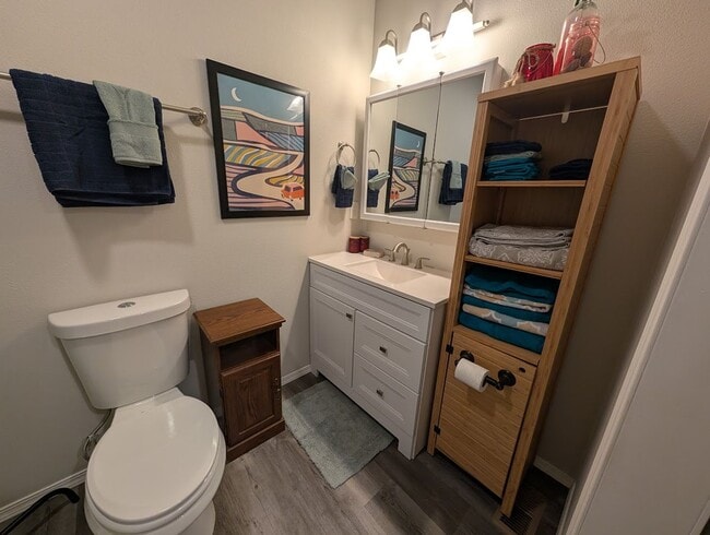 Building Photo - Lovely Furnished Apartment in the Clarkston Heights