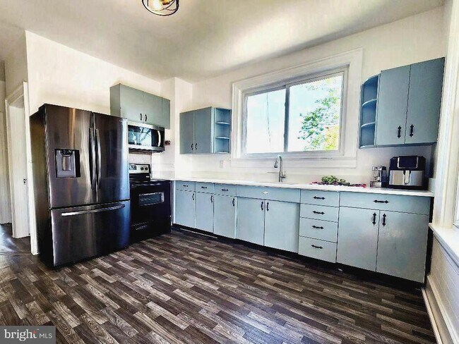 Building Photo - 515 Fourth St