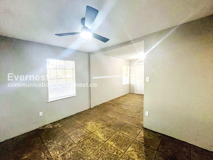 Building Photo - 3010 Center St