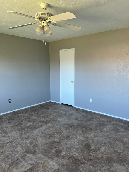 Building Photo - 5329 Knox Dr