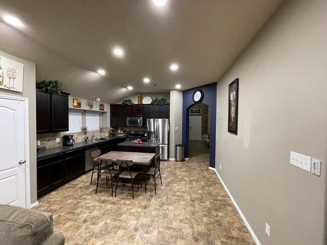 Kitchen & Breakfast Area - 1939 Manor Dr