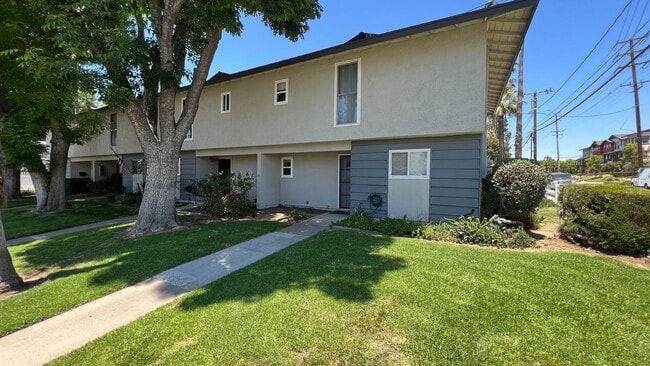 Primary Photo - Lovely 3 Bed 2.5 Bath Townhome with 2 Car ...