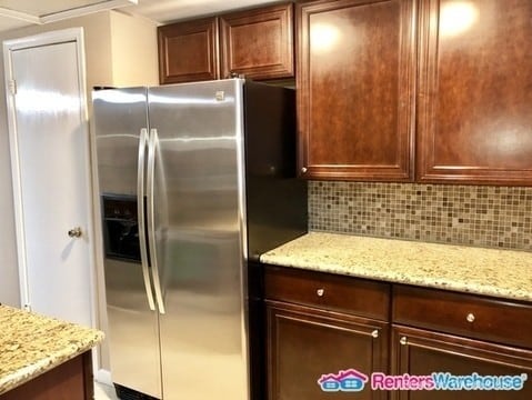 Building Photo - Gorgeous 4/3 London Townhomes community