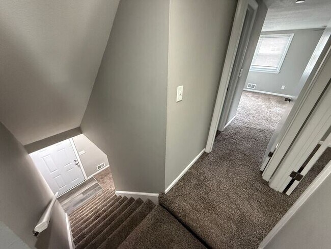 Building Photo - 3BR/2.5BA Duplex w/ 1-Car Garage + Fenced Yard