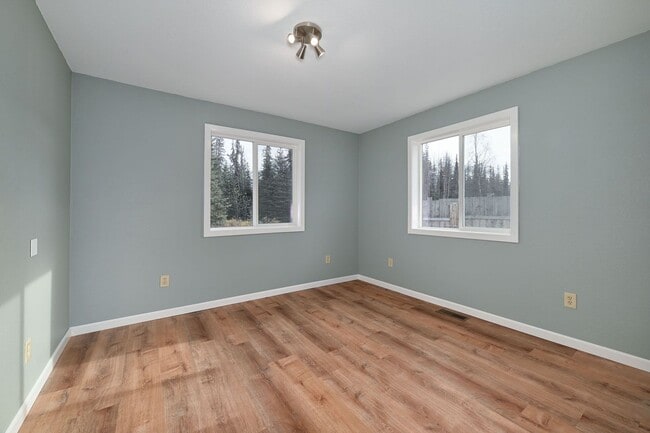 Building Photo - ADORABLE YEAR-ROUND SOLDOTNA HOME!