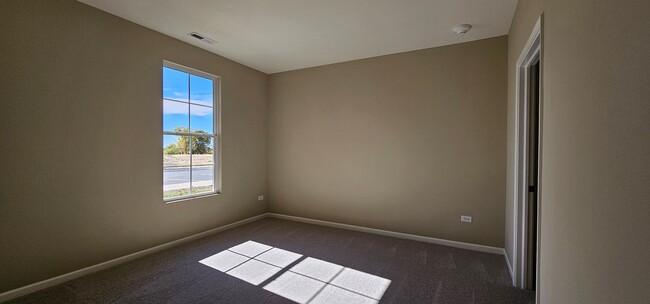 Building Photo - 1 Bedroom, 1 Bathroom, End, First floor, A...