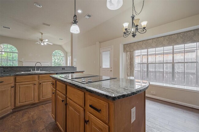 Building Photo - 8814 Fairbloom Ln