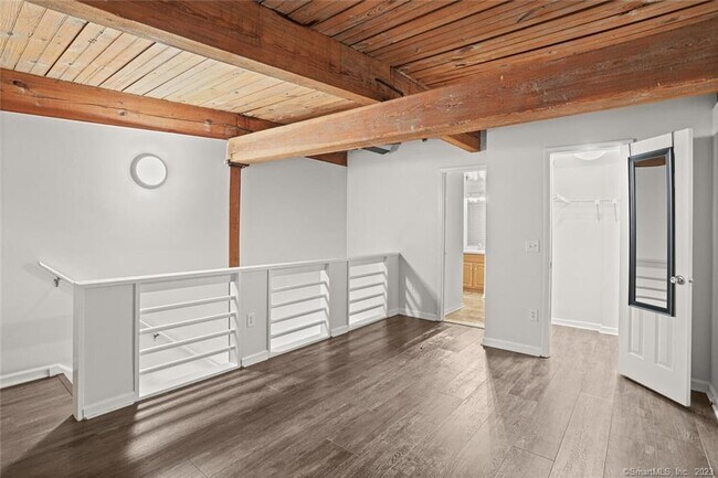 Building Photo - 25 Grand St