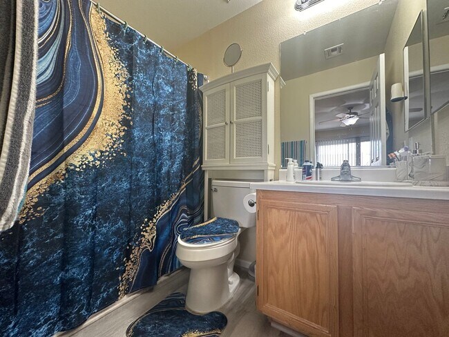 Building Photo - 3-bedroom, 2.5-bathroom home in Henderson