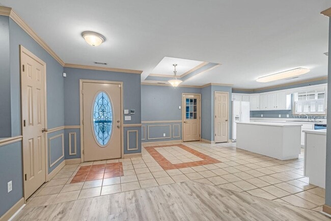 Building Photo - 2075 Igou Crossing Dr