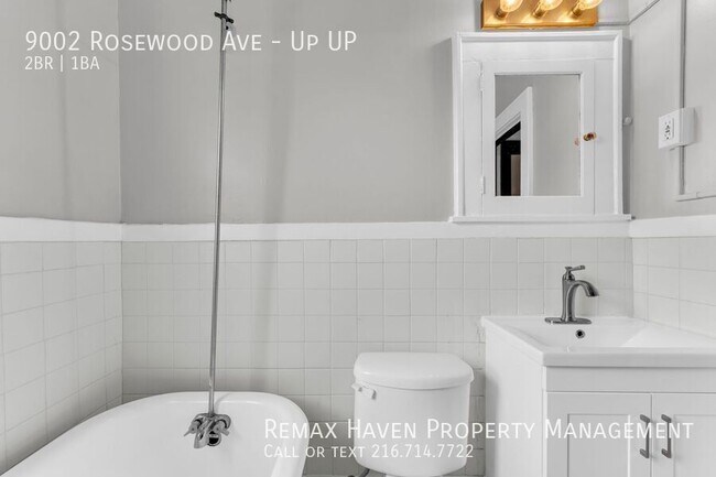 Building Photo - 9002 Rosewood Ave