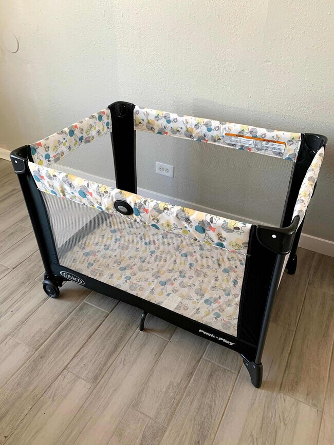 Building Photo - 7388 Oneida Dr