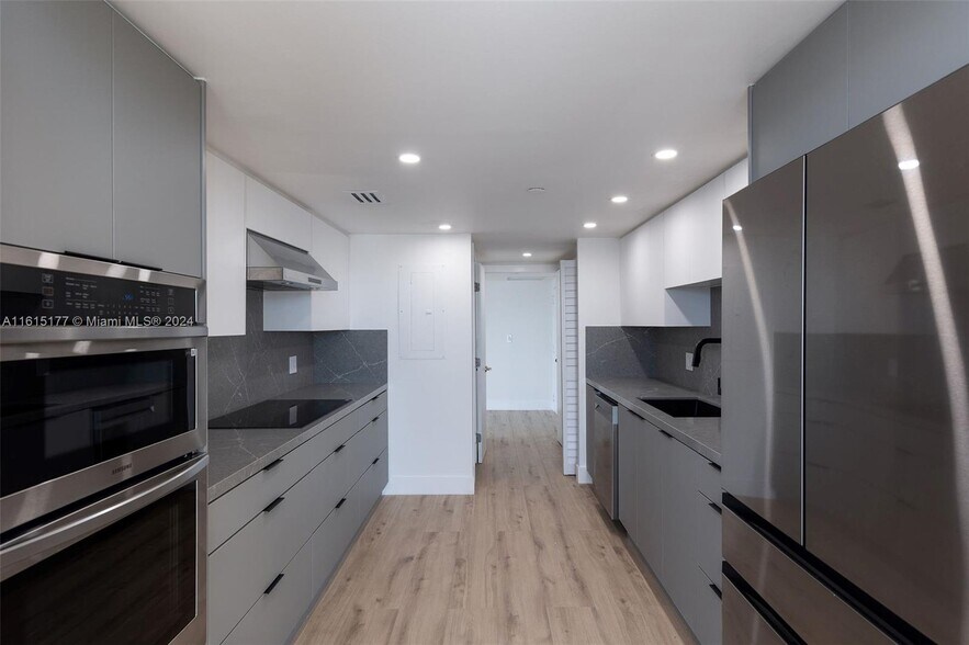 Building Photo - 11113 Biscayne Blvd