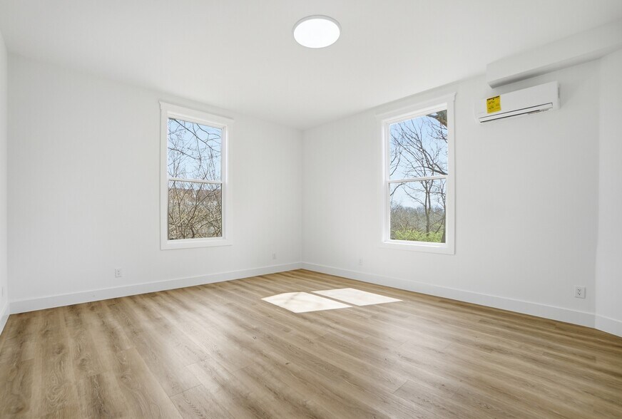 Building Photo - 2210 Eureka Ter