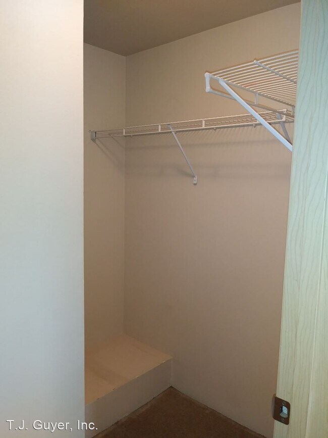 Building Photo - 318 SW 15th Ave