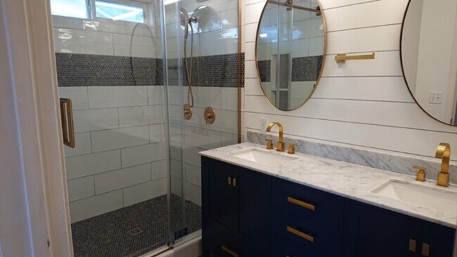 Building Photo - 11089 W Palm St