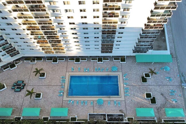 Building Photo - 3725 S Ocean Dr