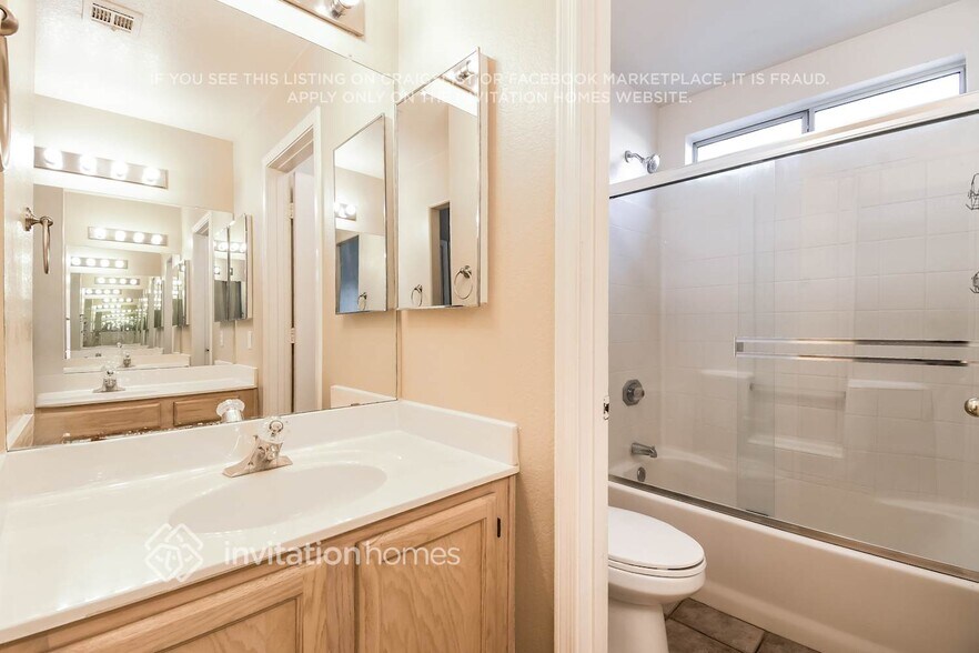 Building Photo - 1162 W Park Ct