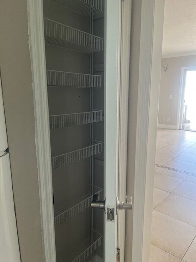 Building Photo - Whispering Oaks