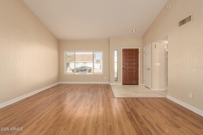 Building Photo - 3329 E Siesta Ln