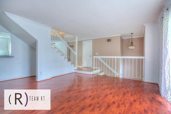 Building Photo - Remodeled  2bedroom and 2bathroom Condo Un...