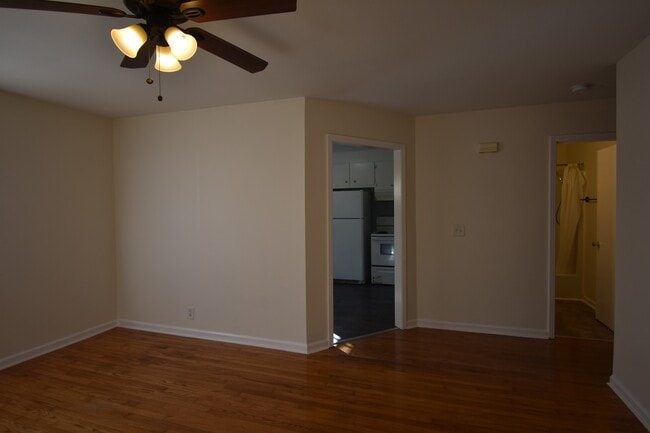 Building Photo - 2 Bedroom Duplex Close to MTSU & Downtown ...