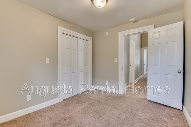 Building Photo - 515 3rd St